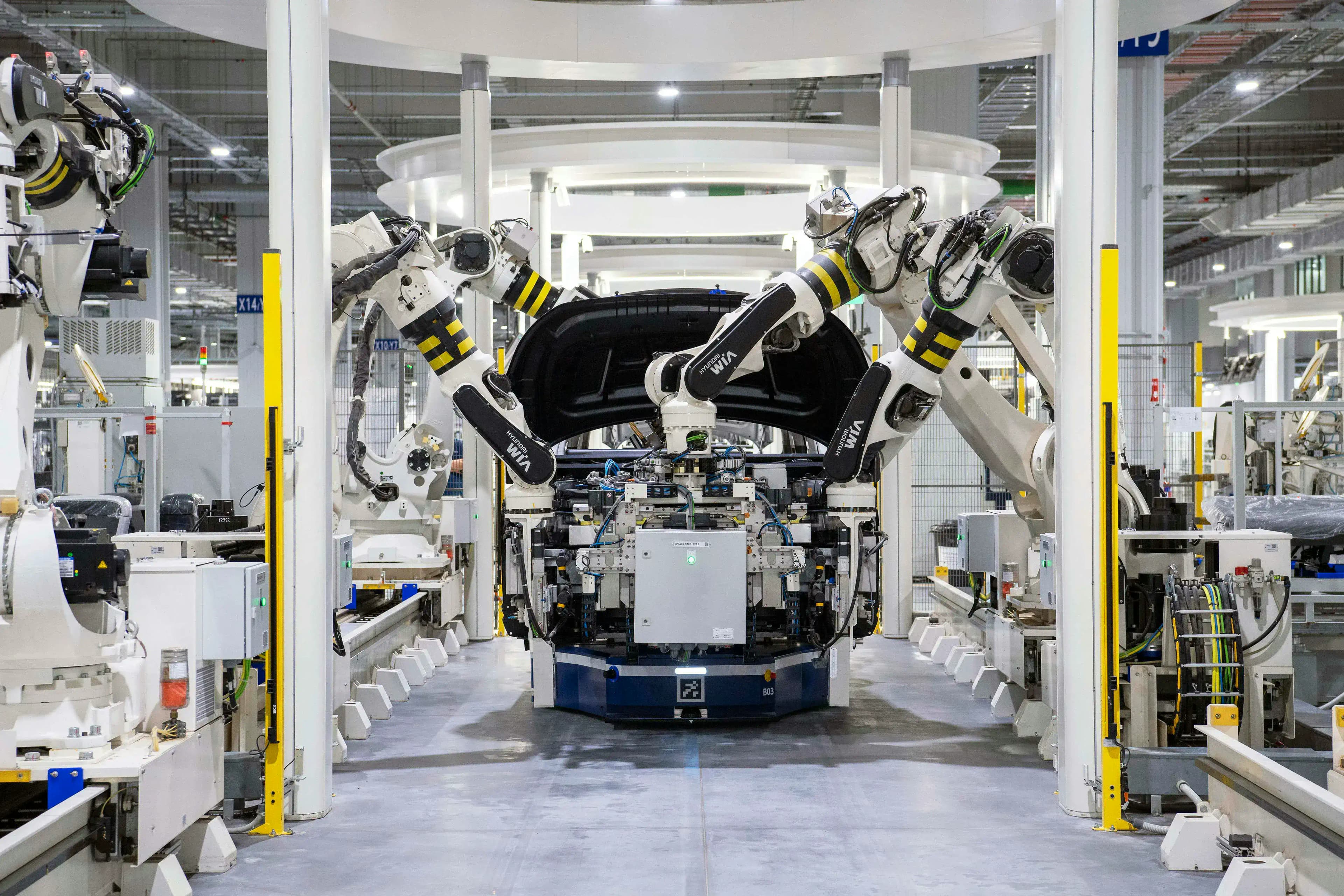 Industrial manufacturing floor with connected production systems